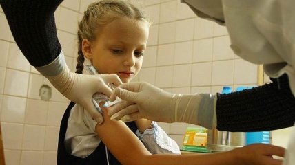 Минздрав рекомендует открыть пункты прививок против гриппа в детсадах и школах