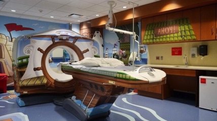Детская медицина: томограф в виде пиратской шхуны (ФОТО)