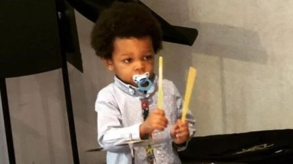 Двухлетний гений-барабанщик "взорвал" Сеть (Видео) 