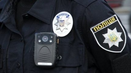 Двох поліцейських затримали за підозрою у зґвалтуванні жінки на Київщині