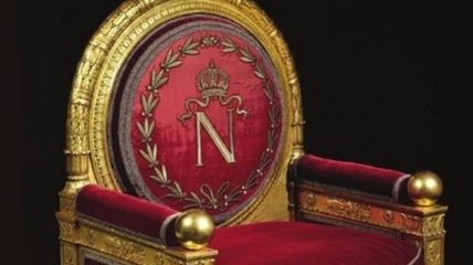 Во Франции на аукционе за €500 тысяч продан трон Наполеона