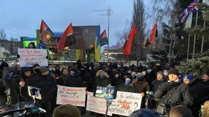В Киеве собираются пикетировать еще незаблокированные каналы, стянули полицию (фото и видео)