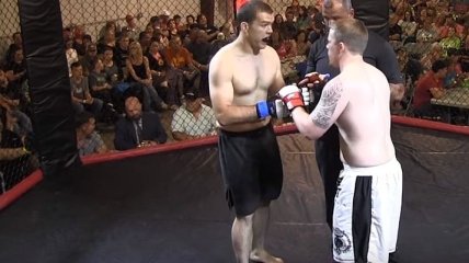 Боец MMA отправил противника в нокаут за 4 секунды (Видео)