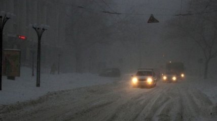 Из-за снегопада в ряде регионов запретили движение автотранспорта
