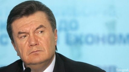 Янукович поручил Азарову обеспечить судей