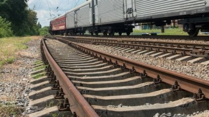 В Хмельницкой области поезд насмерть сбил молодого мужчину