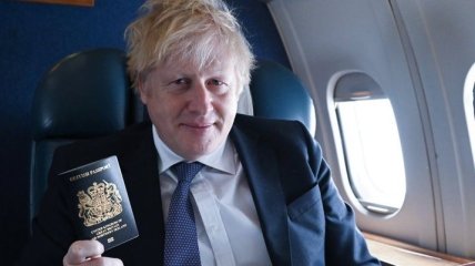 Brexit: Британия возвращает "культовый" дизайн паспортов (Фото)