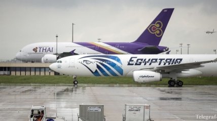Катастрофа самолета EgyptAir: Трижды за сутки до падения на самолете были неполадки