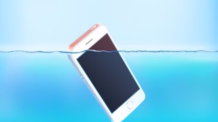 Телефон может упасть в воду