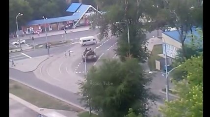 Появилось видео, как по Донецку катаются танки Т72