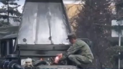 В России во время парада ко Дню победы загорелась одна из военных машин (видео)