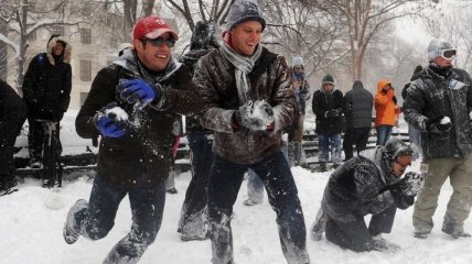 Тысячи человек играли в снежки