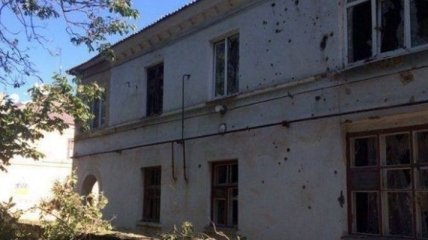 Обстрел Красногоровки: повреждены 14 зданий в центре города