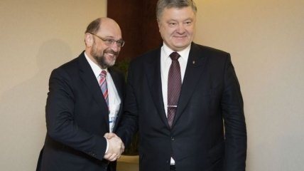 Порошенко и Шульц в Давосе обсудили продление санкций ЕС против РФ