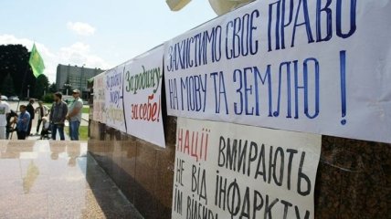 Акция против языкового закона собрали 3 тыс. подписей в Харькове