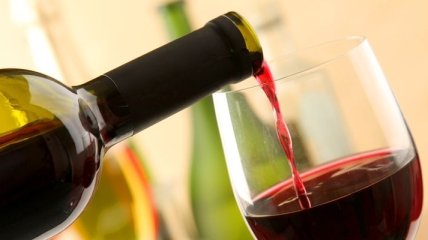 Врачи назвали новое полезное свойство красного вина