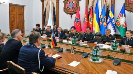 Полторак с американским генералом обсудили военную реформу в Украине 