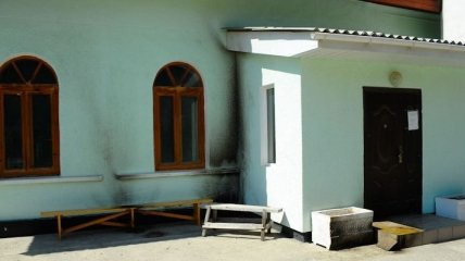 В Крыму "коктейлями Молотова" забросали мечеть