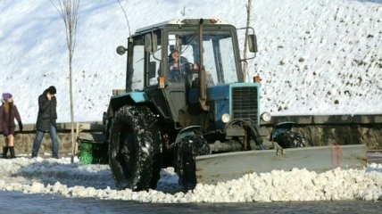 К расчистке автодорог в Украине привлекли 1 547 единиц техники
