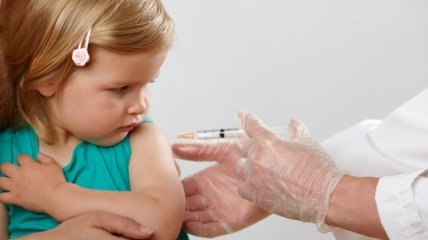 Массовая вакцинация от полиомиелита: стоит ли прививать ребенка в детском саду