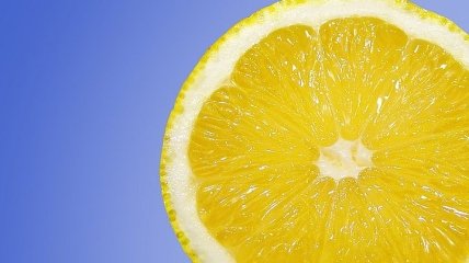 Кислый, но полный "смысла": почему стоит "подружиться" с лимоном
