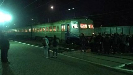 На Львовщине пассажиры заблокировали железнодорожные пути 