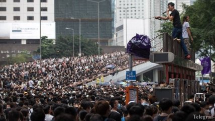 Власти Гонконга отказались от рассмотрения законопроекта об экстрадиции 