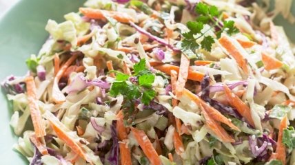 Яскравий, смачний та вітамінний салат