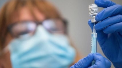 В Италии женщина по ошибке получила сразу 6 доз вакцины: что с ней произошло