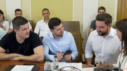 Зеленский провел встречу на Банковой с экспертами по е-услугам
