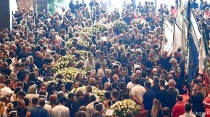 В Генуе проходят первые государственные похороны жертв обвала моста (Фото)