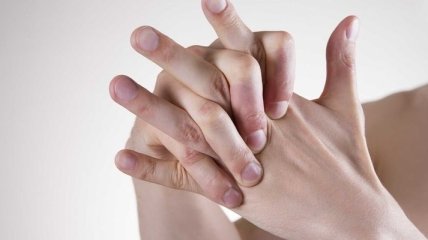 Ученые объяснили, почему хрустят пальцы 