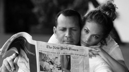 "Я должна верить": Дженнифер Лопес огорчена из-за отложенной свадьбы