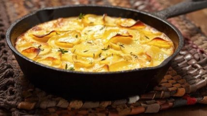 Запеченный картофель со сливками и сыром по рецепту Джулии Чайлд