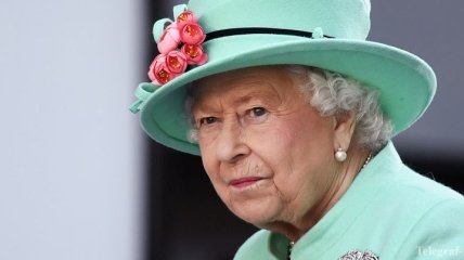 Королева должна быть всегда на виду: эффектный весенний look Елизаветы II