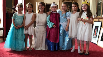Маленькая принцесса: Харпер Бекхэм отпраздновала день рождения в Букингемском дворце (ФОТО)