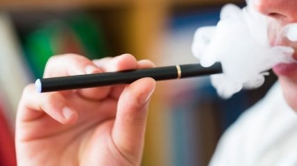 В США запретили продажу электронных сигарет несовершеннолетним