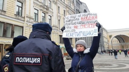 "Конституционные" протесты: в России растет количество задержанных 