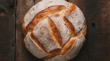 Є прості та ефективні лайфхаки, які допоможуть продовжити свіжість хліба  (зображення створено за допомогою ШІ)
