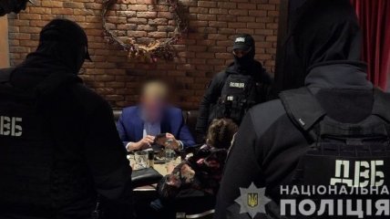 Россиянка организовала нарколабораторию под Киевом: попалась на взятке следователю 
