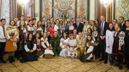 Рождественский вертеп поздравил Порошенко в Щедрый вечер