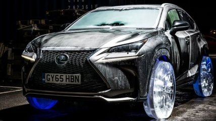 Впервые в мире: Lexus перешел на ледяные колеса (Видео) 