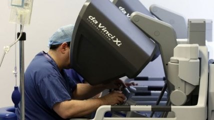 В Англии провели первую операцию с помощью хирургического робота