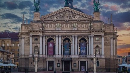 Артистам Львовской оперы пришло 35 повесток