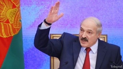 Лукашенко предложил выступить посредником в выводе войск из Дебальцево
