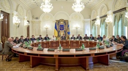 Порошенко срочно созывает заседание СНБО в связи с действиями России