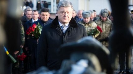 Руководство Украины во главе с президентом почтило память афганцев
