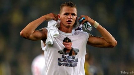 Российского футболиста могут дисквалифицировать за портрет Путина