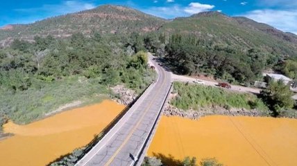 Ядовитые отходы окрасили реку в Колорадо в желтый цвет (Видео)
