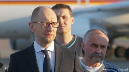 Яценюк попросит депутатов принять 4 закона